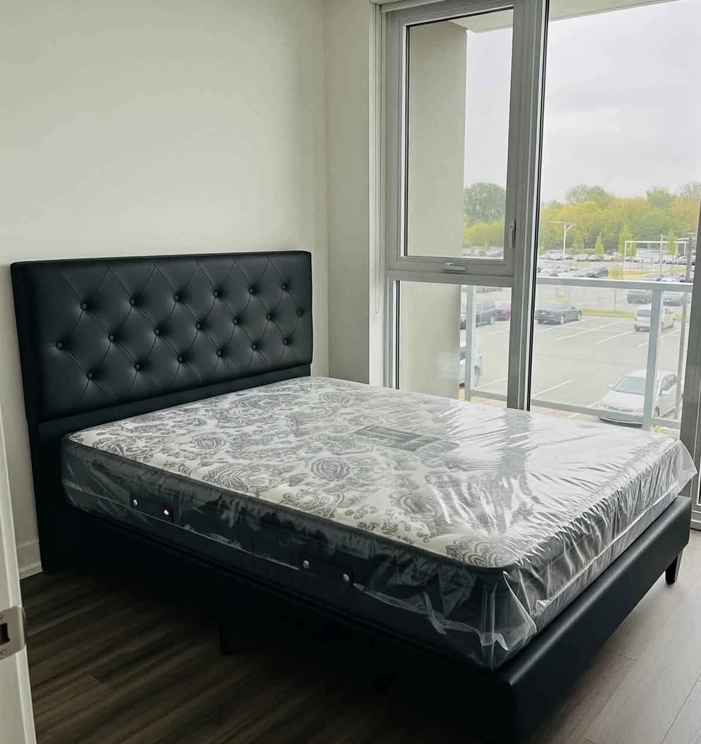 Black tufted bed set with mattress